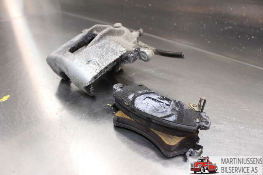 Bremsecaliper venstre foran til Toyota Corolla 2002-2007 (TOYOTA|)
