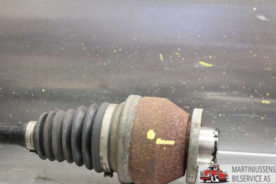 Drivaksel venstre foran til VW Transporter / Caravelle 2009-2015 (Fase 2) (T5) (T5) (VOLKSWAGEN|)