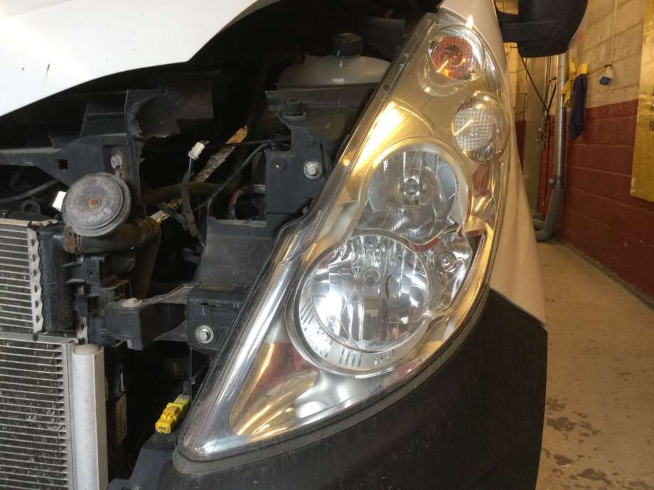 Frontlykt venstre halogen til Renault Master, 2014-->> (Type III, Fase 2) (RENAULT|)