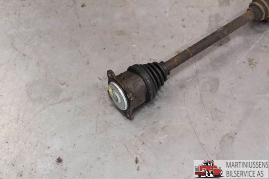 Drivaksel venstre bak til Toyota Hiace 2007-2012 (Fase 3)  (TOYOTA|)