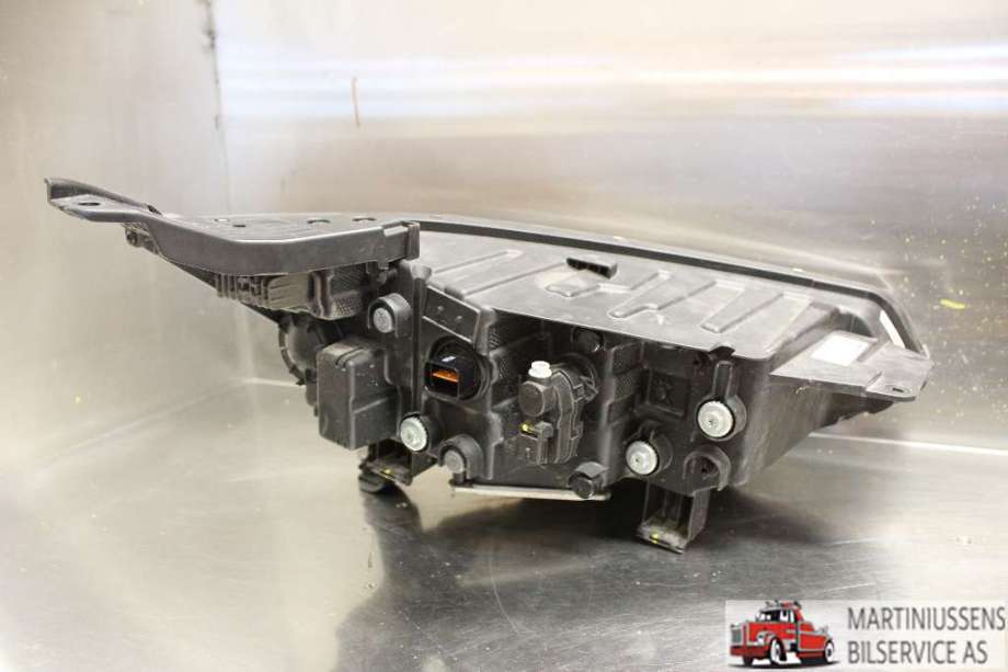 Frontlykt venstre halogen til SsangYong Korando 2019-->> (Type IV)  (SSANGYONG|83101 37200|)