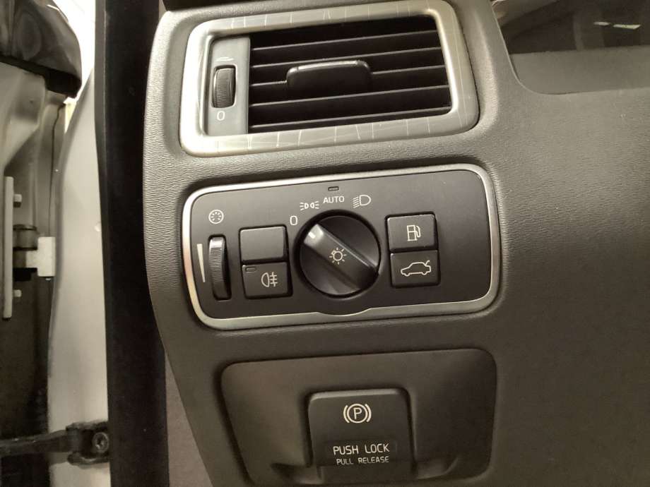 Bryter lys til Volvo XC70, 2014-2016 (Type II, Fase 2)  (VOLVO|30739448)