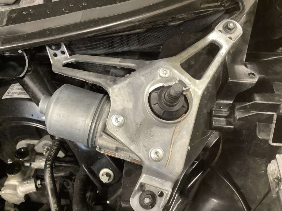 Viskermotor frontrute til BMW i3, 2013-2022  (BMW|7359449-07)