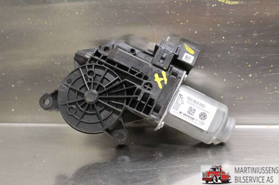 Ruteheis høyre til VW Transporter / Caravelle 2009-2015 (Fase 2) (T5) (T5) (VOLKSWAGEN|7E0.959.802|)