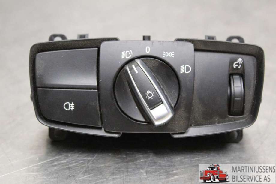 Bryter lys til BMW i3 2013-2022  (BMW||6824884 01)