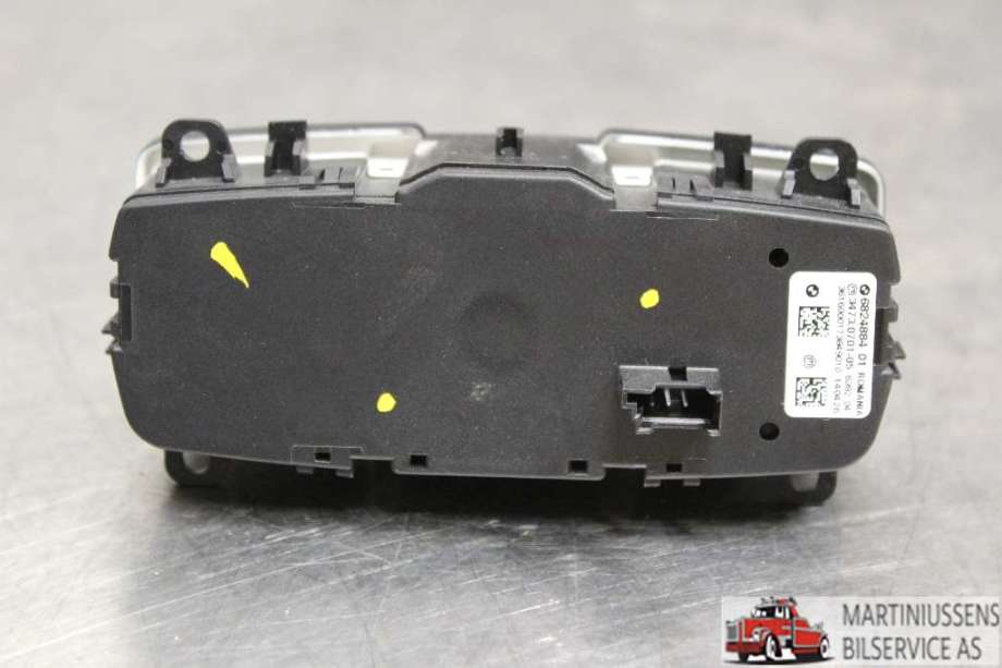 Bryter lys til BMW i3 2013-2022  (BMW||6824884 01)