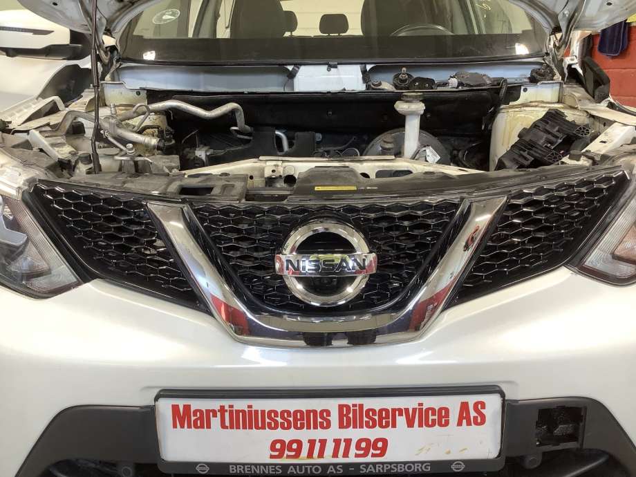 Grill til Nissan Qashqai, 2014-2021 (Type II)  (NISSAN|)