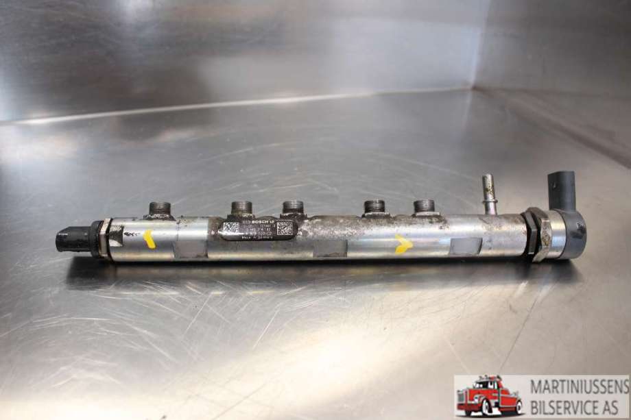 Dyseskinne (fuelrail) til BMW X1, 2009-2015 (E84) (E84) (BMW|7 809 127 02)