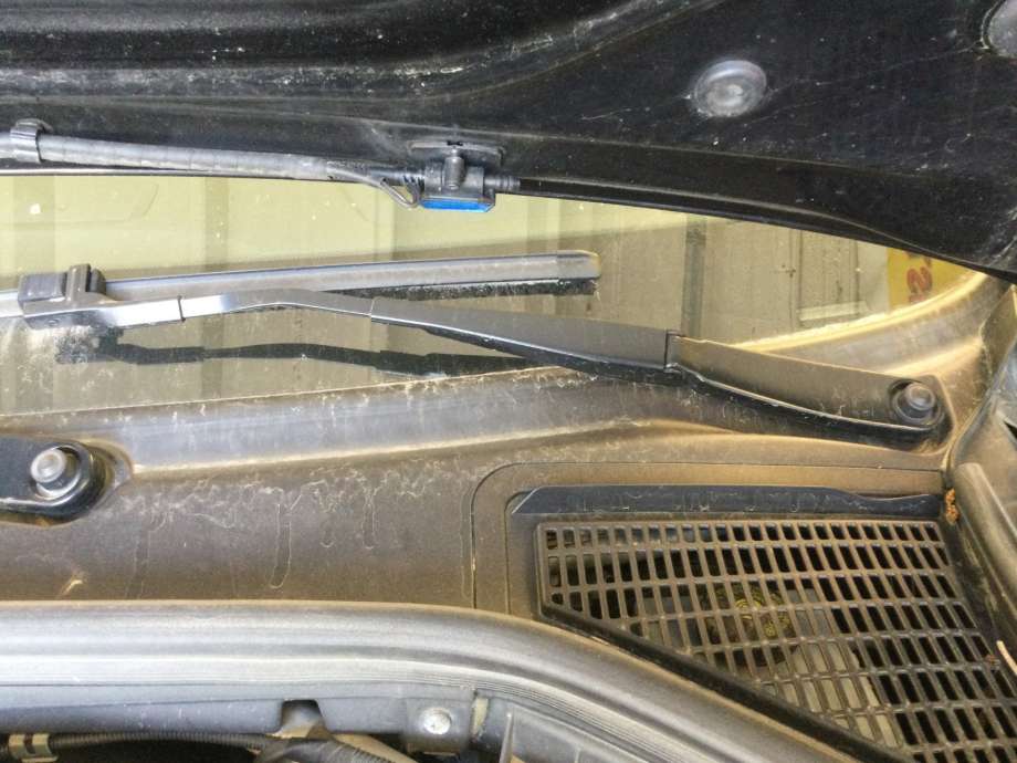 Viskerarmer frontrute til BMW X3, 2010-2017 (F25) (F25) (BMW|)