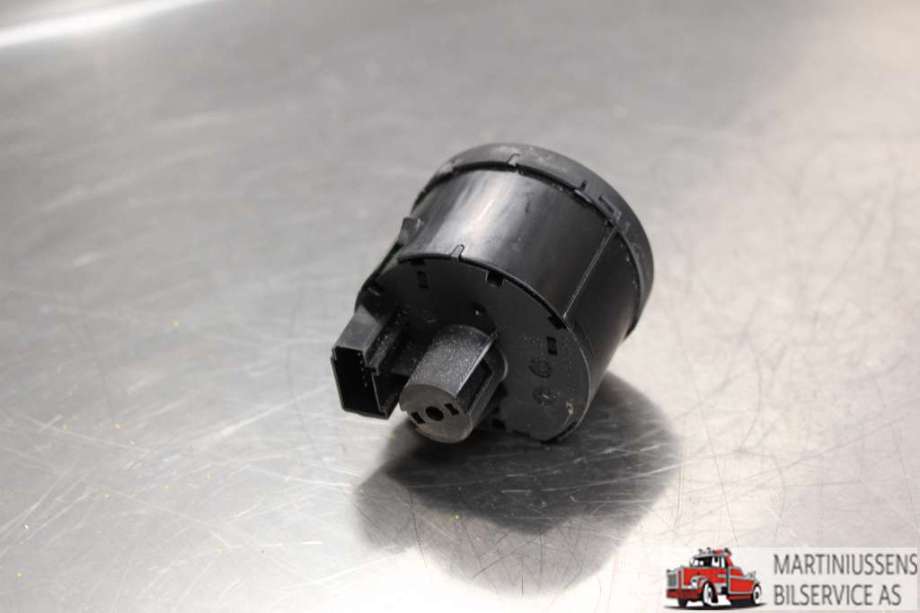 Bryter lys til VW Caddy 2015-2020 (Type III, Fase 3)  (VOLKSWAGEN|1K0941431BM|)