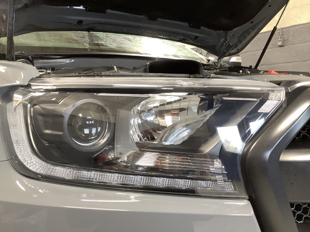 Frontlykt høyre halogen til Ford Ranger / Ranger Raptor 2015-2022 (FORD|)