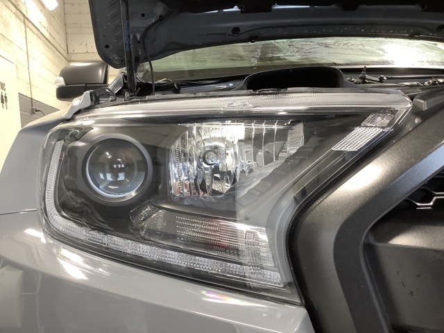 Frontlykt høyre halogen til Ford Ranger / Ranger Raptor 2015-2022 (FORD|)