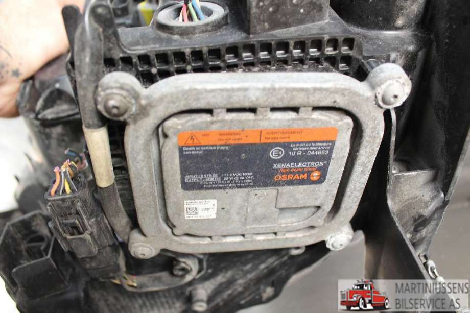 Frontlykt høyre halogen til Ford Ranger / Ranger Raptor 2015-2022 (FORD|)