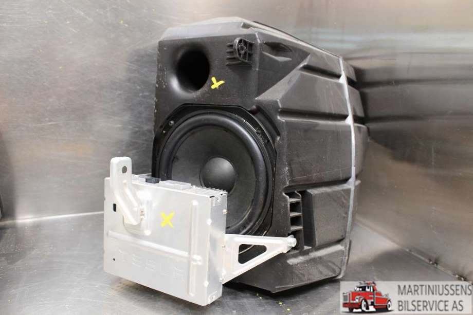 Bilstereo diverse til Tesla Model 3, 2018-2023 (Fase 1)  (TESLA|1079748-00-E)
