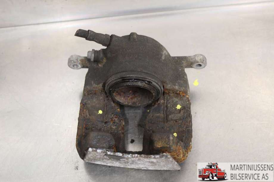 Bremsecaliper venstre foran til Mercedes GLA 2014-2020 (X156) (X156) (MERCEDES|)