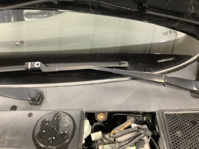 Viskerarmer frontrute til Volvo V70 2007-2013 (Type III, Fase 1) (VOLVO|)