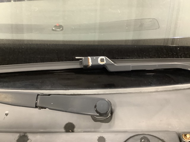 Viskerarmer frontrute til Volvo V70 2007-2013 (Type III, Fase 1) (VOLVO|)