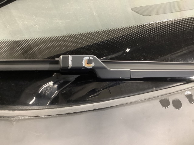 Viskerarmer frontrute til Volvo V70 2007-2013 (Type III, Fase 1) (VOLVO|)