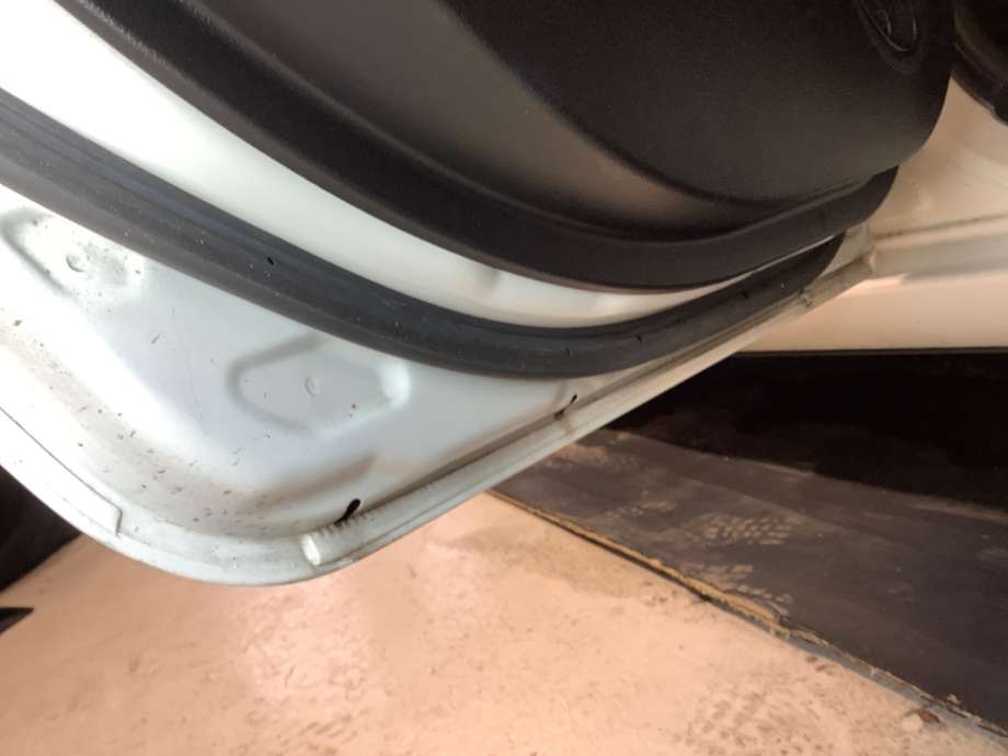 Dør venstre bak til Toyota Yaris 2012-2014 (Type III, Fase 1)  (TOYOTA|)