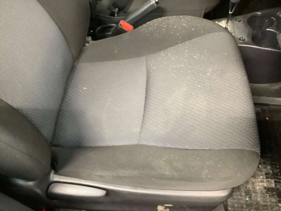 Sete foran høyre til Toyota Yaris, 2012-2014 (Type III, Fase 1)  (TOYOTA|)