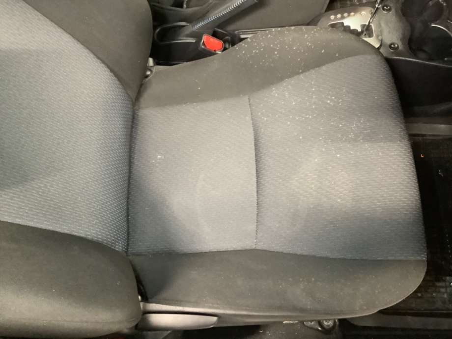 Sete foran høyre til Toyota Yaris 2012-2014 (Type III, Fase 1)  (TOYOTA|)