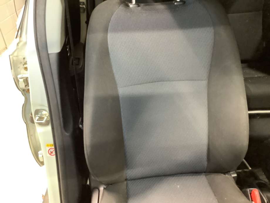 Sete foran høyre til Toyota Yaris 2012-2014 (Type III, Fase 1)  (TOYOTA|)