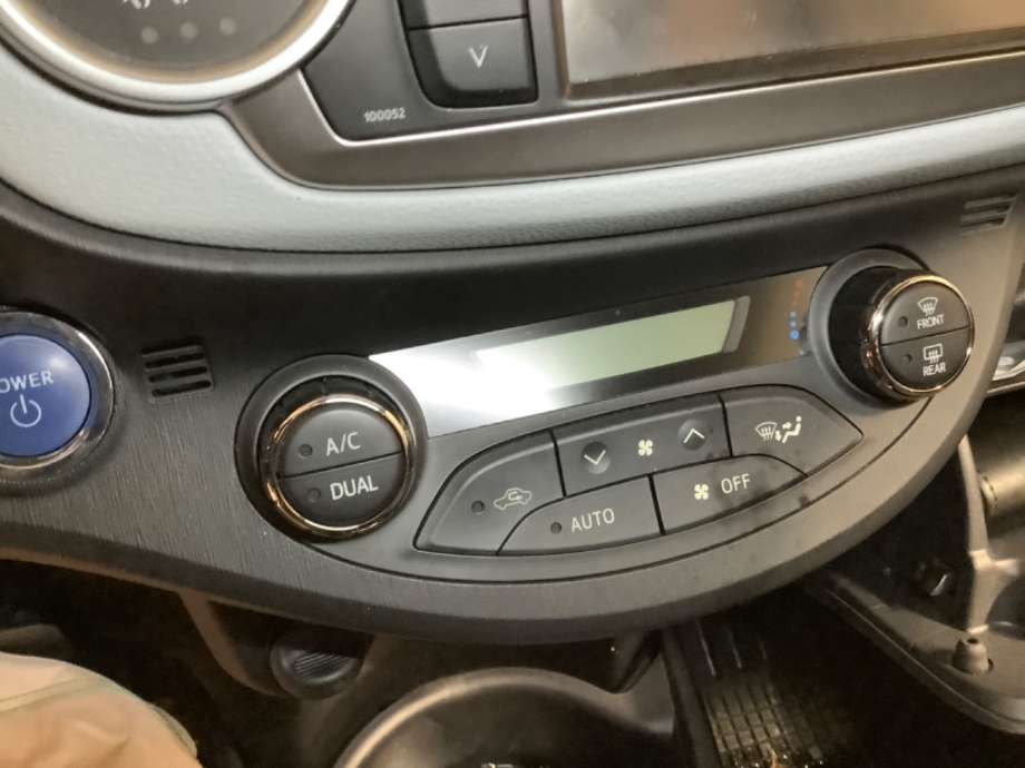 Varmeapparat betjening til Toyota Yaris, 2012-2014 (Type III, Fase 1)  (TOYOTA|)