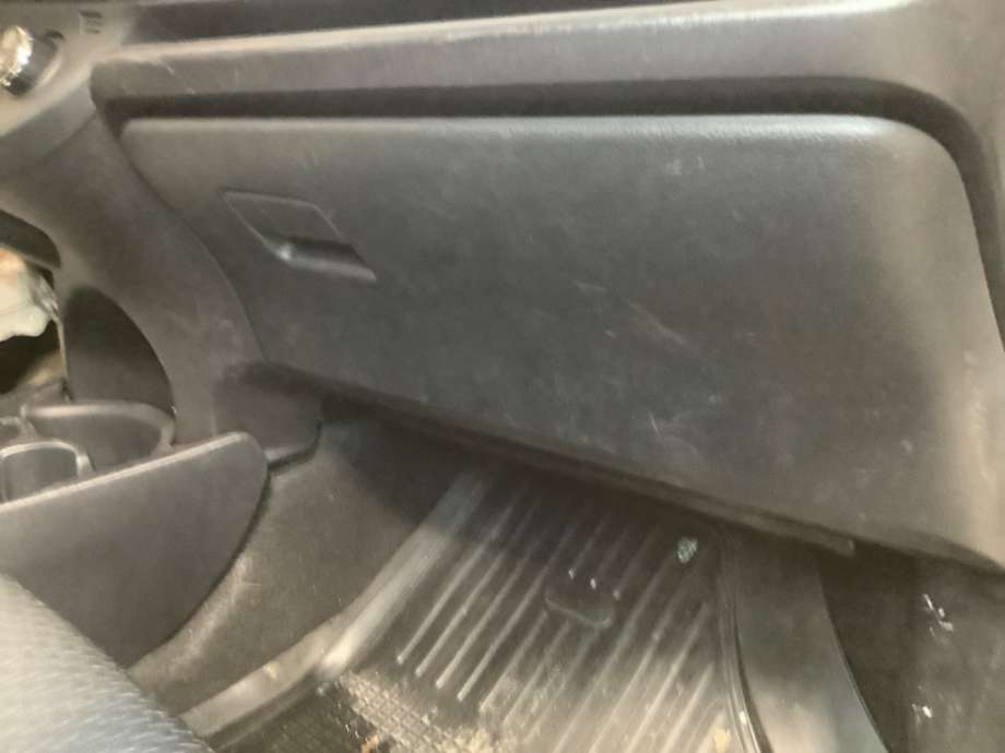 Hanskerom til Toyota Yaris, 2012-2014 (Type III, Fase 1)  (TOYOTA|)