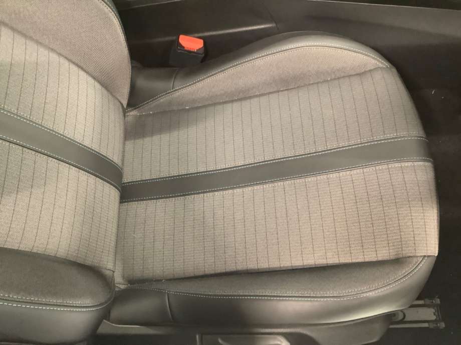 Sete foran høyre til Peugeot 2008 2019-->> (Type II)  (PEUGEOT|)