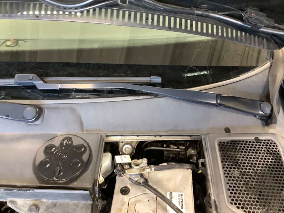 Viskerarmer frontrute til Volvo XC60, 2014-2017 (Type I, Fase 2)  (VOLVO|)