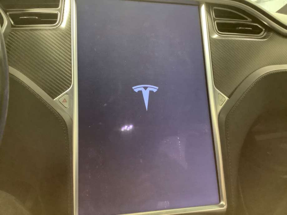 Multimedia display (MCU - Media Controller Unit) til Tesla Model X, 2016-->>  (TESLA|)