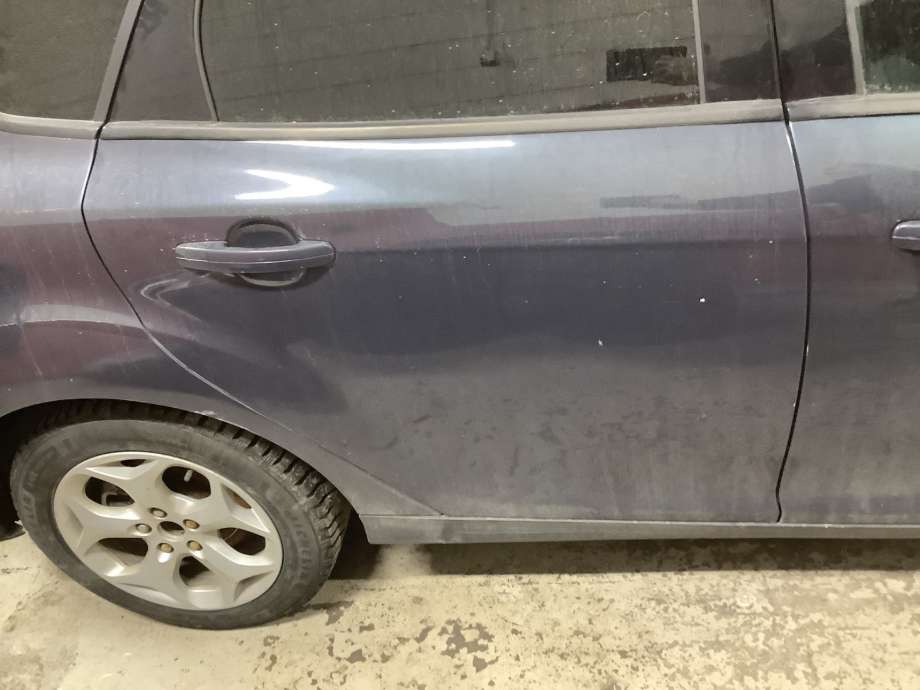 Dør høyre bak til Ford Focus, 2011-2014 (Type III, Fase 1)  (FORD|)