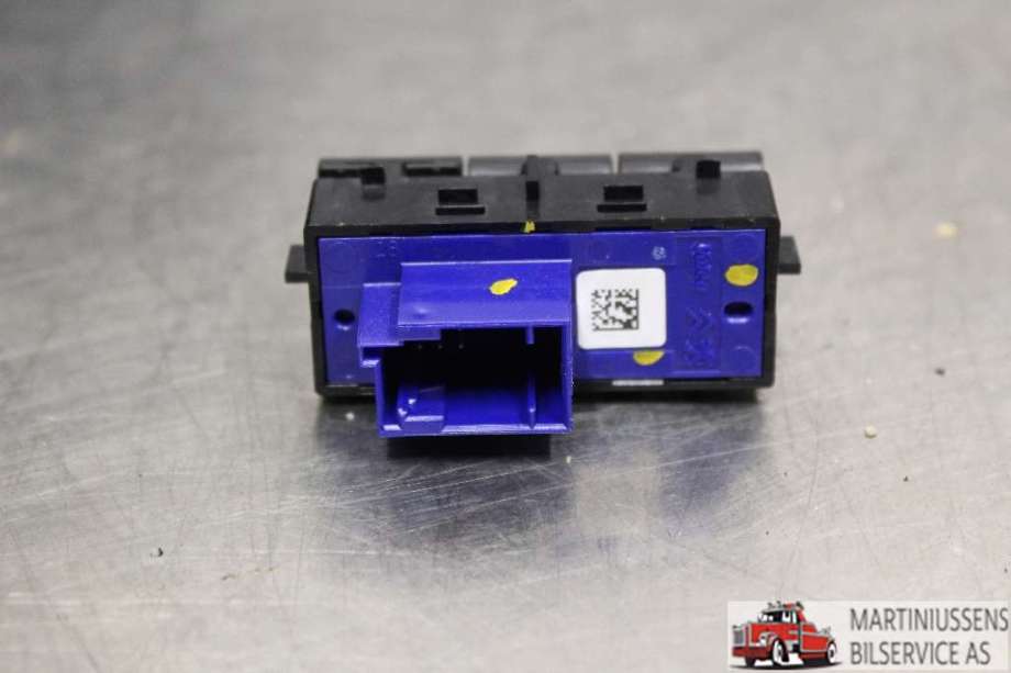 Bryter Antispinn til Peugeot 308 2013-2021 (Type II)  (PEUGEOT||98033305ZD)