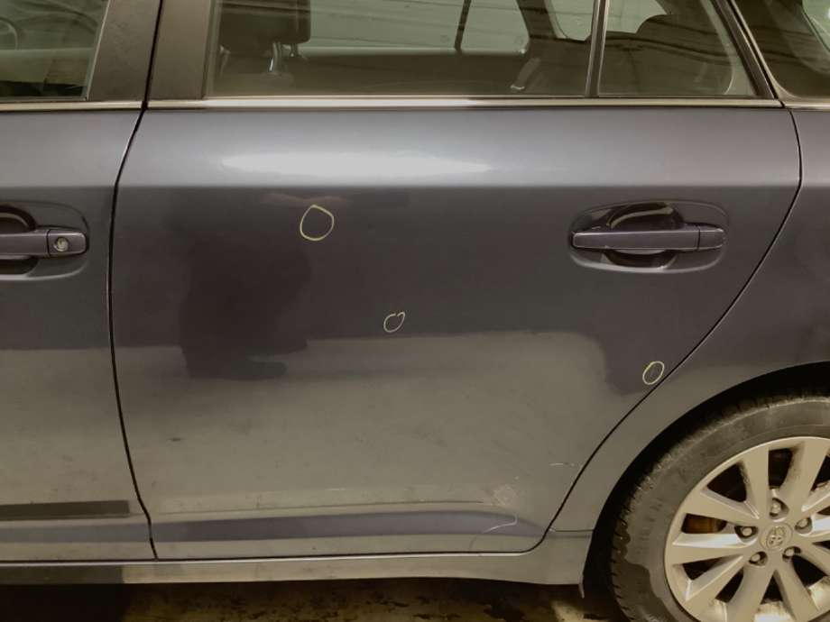 Dør venstre bak til Toyota Avensis, 2009-2015 (Type III, Fase 1)  (TOYOTA|)