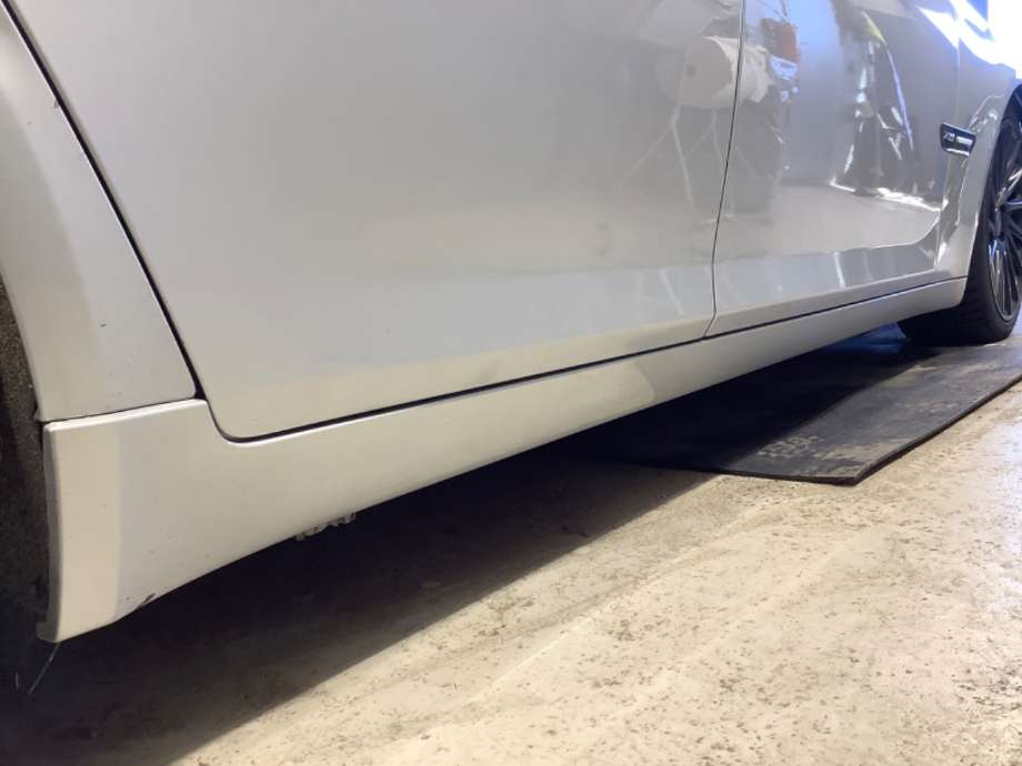 Kanalskjørt høyre til BMW 7-Serie, 2009-2015 (F01/F02/F03/F04) (F01/F02/F03/F04) (BMW|)