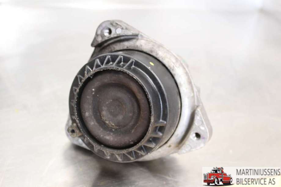 Motorfeste til BMW 5-Serie 2010-2017 (F10/F11) (F10/F11) (BMW||2211 6777371-04)