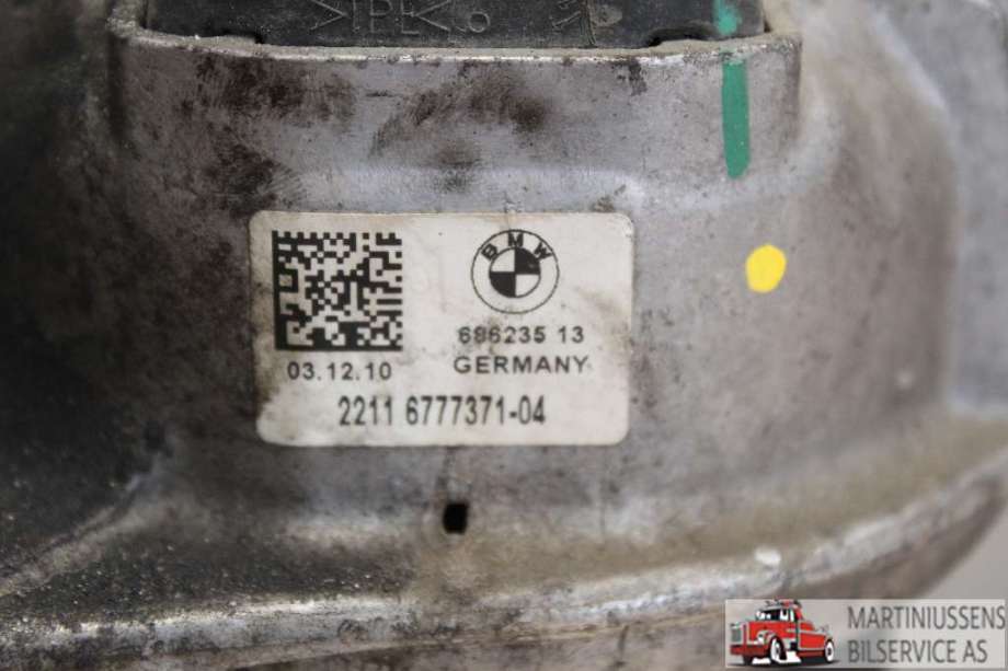 Motorfeste til BMW 5-Serie 2010-2017 (F10/F11) (F10/F11) (BMW||2211 6777371-04)
