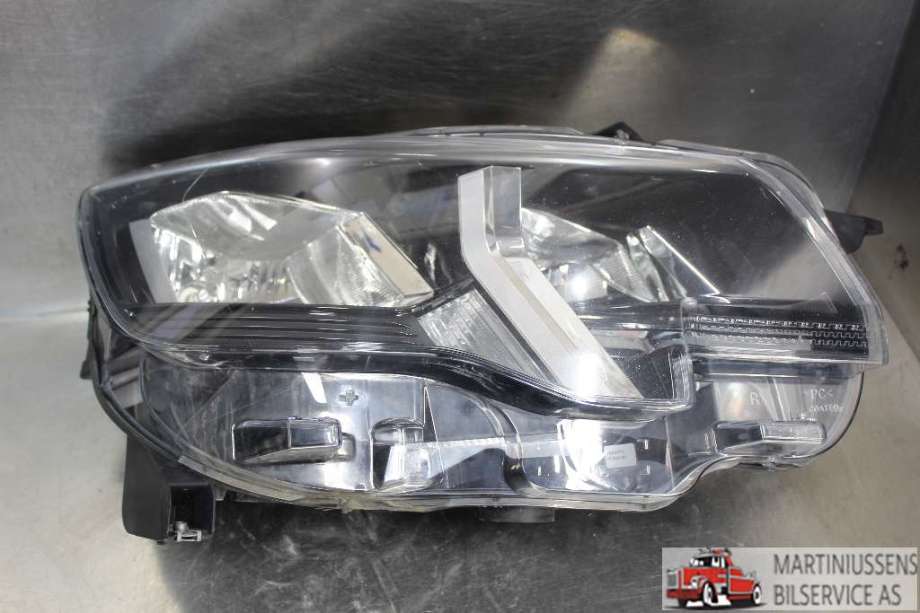 Frontlykt høyre halogen til Peugeot Partner 2019-->> (Type III)  (PEUGEOT|9816826880|)