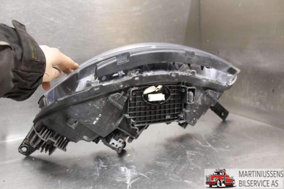 Frontlykt høyre halogen til Kia e-Soul 2019-->> (Type III)  (KIA|)