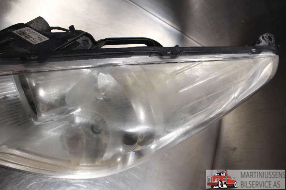 Frontlykt venstre halogen til Peugeot 3008 2009-2016 (Type I)  (PEUGEOT||96 825 191 80)