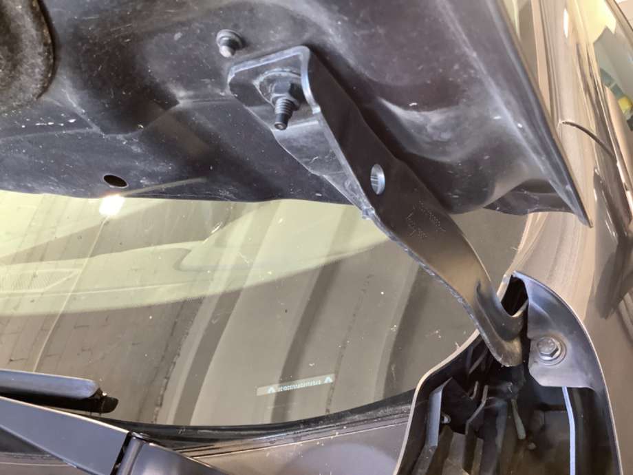Panserhengsler til Renault Kadjar, 2015-->>  (RENAULT|)