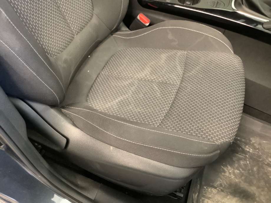 Sete foran høyre til Renault Kadjar, 2015-->>  (RENAULT|)