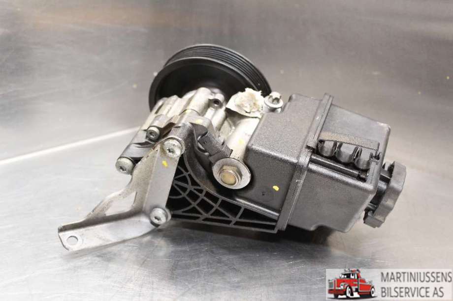 Servo pumpe mekanisk til Mercedes C-Klasse 2007-2011 (Fase 1) (W204) (W204) (MERCEDES|A006 466 15 01|)