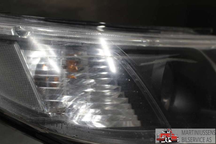 Frontlykt høyre halogen til Saab 9-3 2008-2011 (Type II, Fase 2)  (SAAB||1EL 010 317-06)