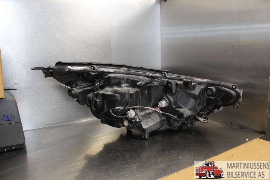 Frontlykt venstre halogen til Toyota RAV4 2019-->> (Type V)  (TOYOTA|)