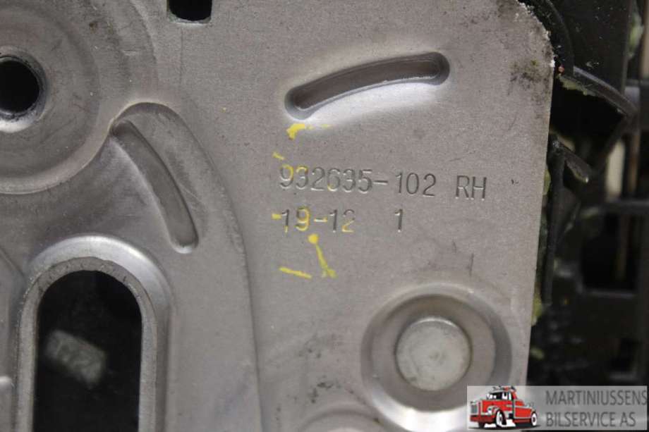 Låsekasse høyre bak til VW Transporter / Caravelle 2003-2009 (Fase 1) (T5) (T5) (VOLKSWAGEN||932635-102 RH)