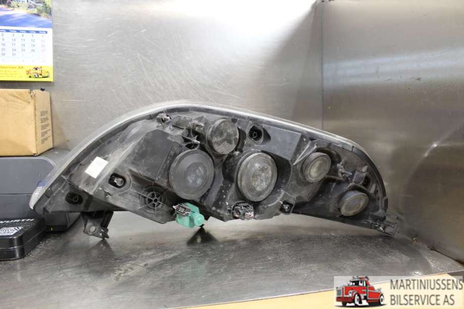 Frontlykt venstre halogen til Renault Master 2014-->> (Type III, Fase 2)  (RENAULT|)