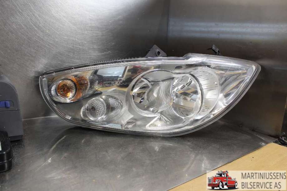 Frontlykt høyre halogen til Renault Master, 2014-->> (Type III, Fase 2) (RENAULT|)