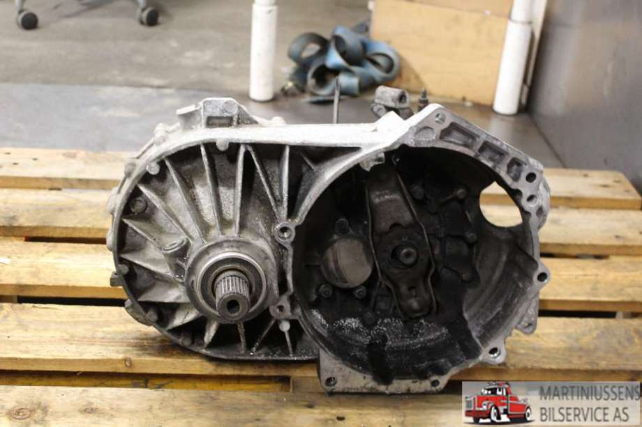 Girkasse manuell til VW Transporter / Caravelle 2015-2019 (T6) (T6) (VOLKSWAGEN||02Z 301 103)