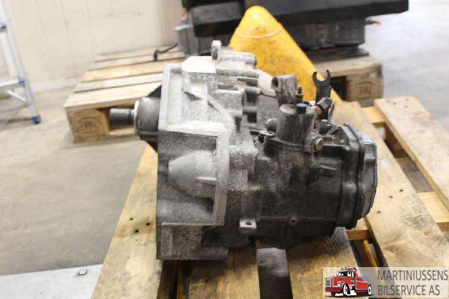 Girkasse manuell til VW Transporter / Caravelle 2015-2019 (T6) (T6) (VOLKSWAGEN||02Z 301 103)
